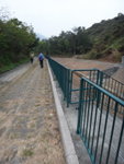 排洪渠道旁小徑前行
DSC03256