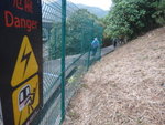 上少少便沿鐵絲網前行至開口位接石屎路
DSC03264