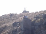 石塔中遙望蓮花山頂標高柱及在"鷹咀"上的隊友
DSC03649