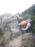 沿黃金壁脊路上走至此路口大石
DSC04670