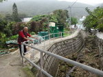 轉彎後見橋, 過橋又轉右.  橋下己是風門石澗
DSC08500