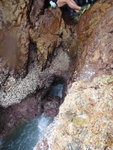 湧退洞口大石顯現, 若靜水可以石上面穿過, 水漲就一定要石下潛過
DSC02183