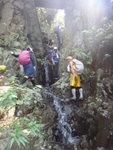 橋下連環瀑, 水質差兼濕跣唔可沿瀑上, 只有攀瀑旁石壁
DSC03442