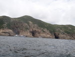 長岩灣中的大禮堂, 長岩險洞及石卵壁洞(左至右)
DSC03955