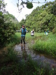 過營地後到一沼澤地, 要踩"水"過, 其實水下是厚泥漿
DSC04304