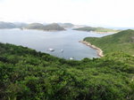 終於見到甕缸灣及在灣中等候的遊艇啦
DSC06016