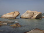 海中兩大石似兩隻動物(或小狗)在對望
DSC03542