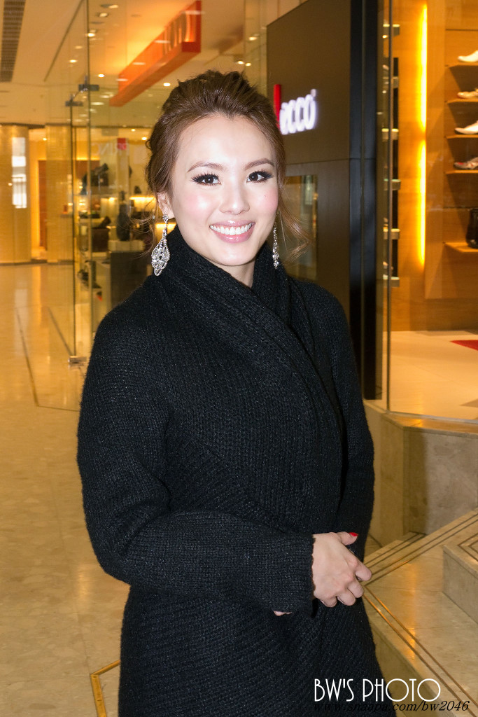 杨洛婷-性感出席premier化妆品牌专柜开幕 [10p]