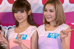 Jessica Kan 簡淑兒 (left)
5DM30452a