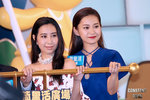 Kary Ng 吳雨霏 (left)
5DM37466a