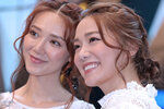 Elva Ni 倪晨曦 (left)
5DM32096a