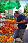 Shu was choosing fruit for night