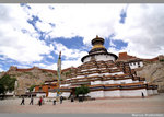 when you climbed up onto the top,you will see the whole view of Jiangzi(江孜?城)