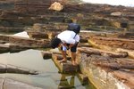 小心跌落水