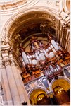 1894年，德國皇帝威廉二世下令重新設計建造了帶有文藝復興式風格的柏林大教堂，作為基督教新教的大教堂與羅馬的聖彼得大教堂相抗衡。