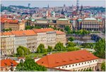 布拉格是一座著名的旅遊城市，市內擁有為數眾多的各個歷史時期、各種風格的建築，從羅馬式、哥德式建築、文藝復興、巴洛克、洛可可、新古典主義、新藝術運動風格到立體派和超現代主義。