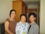 （左起）梁碧雲，曾　虹，范玉玲老師．