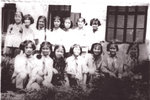 1964-65年    中華中學初二丁班女生.