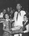 1960年5月13日  周恩來總理訪問越南. 總理右側是中華中學同學呂美虹.