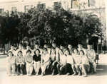 1964年5月    河內中華中學的青年團教師們.