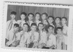1961年　 初三乙班（'64&#23626;）
少先隊全中隊男隊員．前右三是班主任關家義老師．