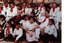 1960年5月   周恩來總理訪問越南.總理右腳旁的女孩是中華中學同學馮碧雲.
