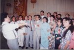 友誼大合唱　　指揮：曾波（敏球）
1995年　河內同學會．