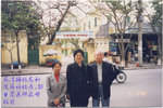 2000年　原海防華僑中學校門前．