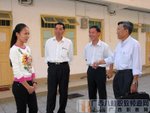 右一：現是胡志明市啟秀華文中心的王沛川校長．
