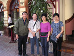 2003年　越南河內　左一：關啟文，彭翼生，張振霞，張振美．