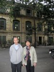 2007年12月24日　駱偉成老師伉儷回訪中華中學．