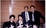 2001年　多倫多　左起：關好芝，潘鄭寶釵，趙崇慶，潘兆韋．