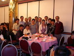 2002年 　多倫多同學歡迎關家義老師伉儷(右一)．