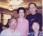 2001年　張振奎老師蘇潔梅老師途經香港．
