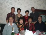 前左：吳德樹，吳張笑鴻，趙關好芝，趙崇明．後左：潘紹偉，潘鄭寶釵，關李淑英，關家和．