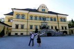 這座黃色的宮殿, 就是著名的 Schloss Hellbrun (海布倫宮) 了