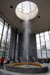 溫泉迴廊內著名的14公尺噴泉