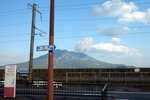 搭巴士離開時, 突然見到櫻島火山噴煙!!