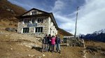 14:00 食完 Lunch, 出發往 Lirung Glacier...
