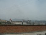 遠眺興建中的大壩