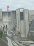 2009年通用的小船升降機, 全程只需一小時
(小船坐電梯, 大船爬樓梯)