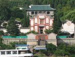 屈原廟 
(此座廟將在三峽工程完結時, 長眠江底... 屈原也移民...唉...)