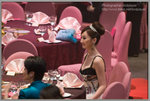 擁有驕人身材的 2008 年度香港小姐旅遊大使高海寧以一身低胸裝亮相。