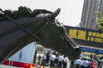 馬匹銅像與馬迷們共渡了多個馬季。