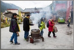 餐後游客可一同與藏民跳起熱情的鍋莊。