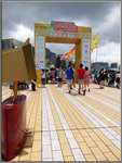 位於「星光大道」的入口。