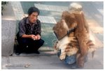 遊完「中山陵園」之後，再乘車前往「南京博物院」，
途中 ... 見到一名賣「皮草」的小販，竟然有「老虎皮」賣噃