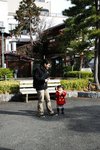 高山陣屋外的小妹妹