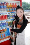 看到指著的是什麼飲料嗎!?