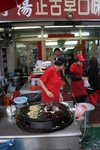 蚵仔煎 即是香港的蠔餅 但做法有少許不同